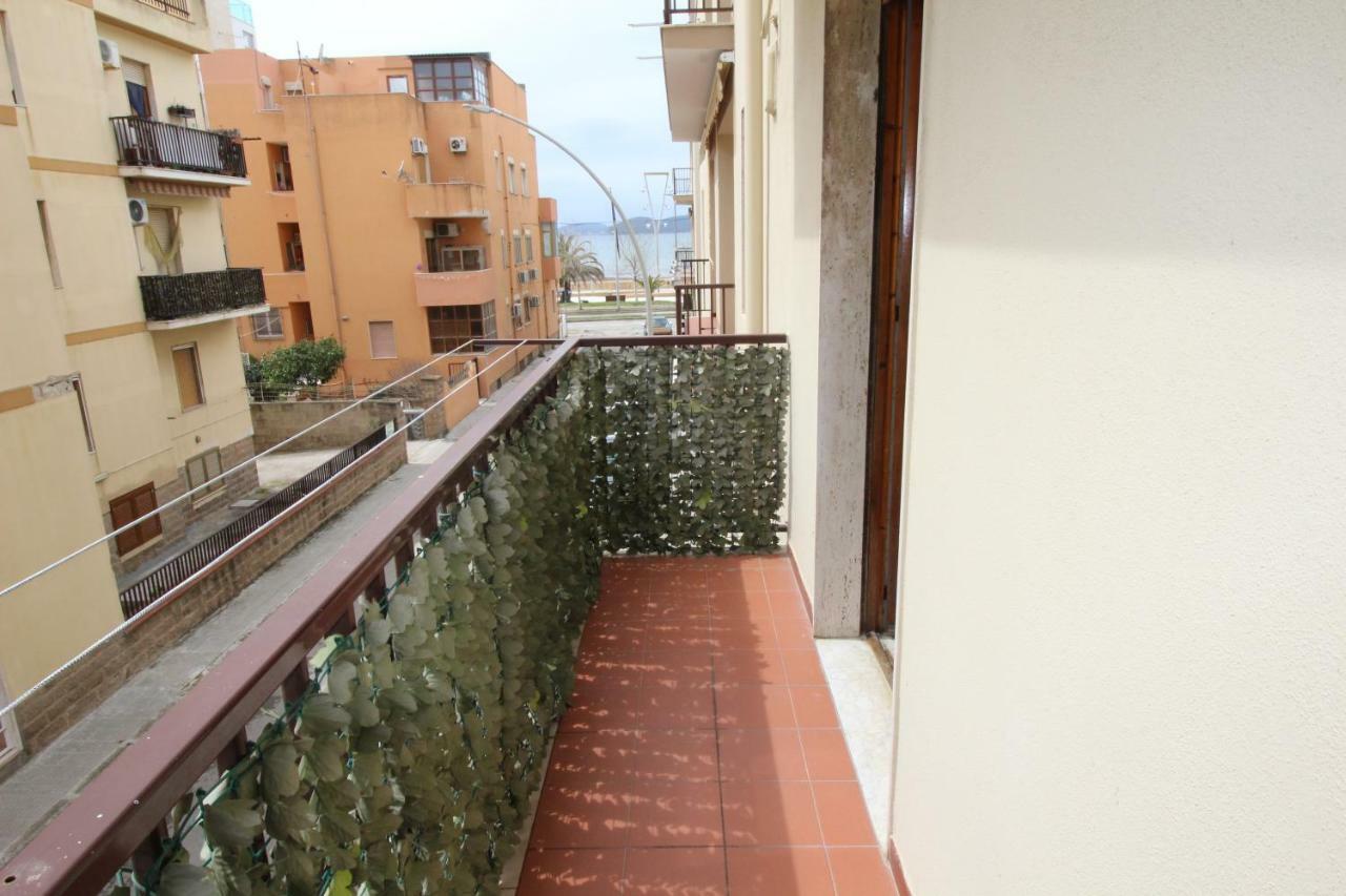 Family Apartment On The Beach Альгеро Экстерьер фото