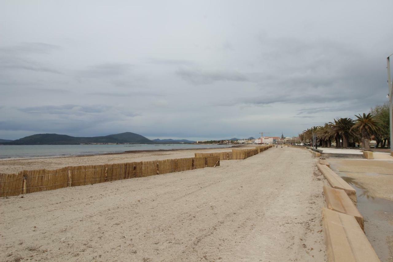 Family Apartment On The Beach Альгеро Экстерьер фото