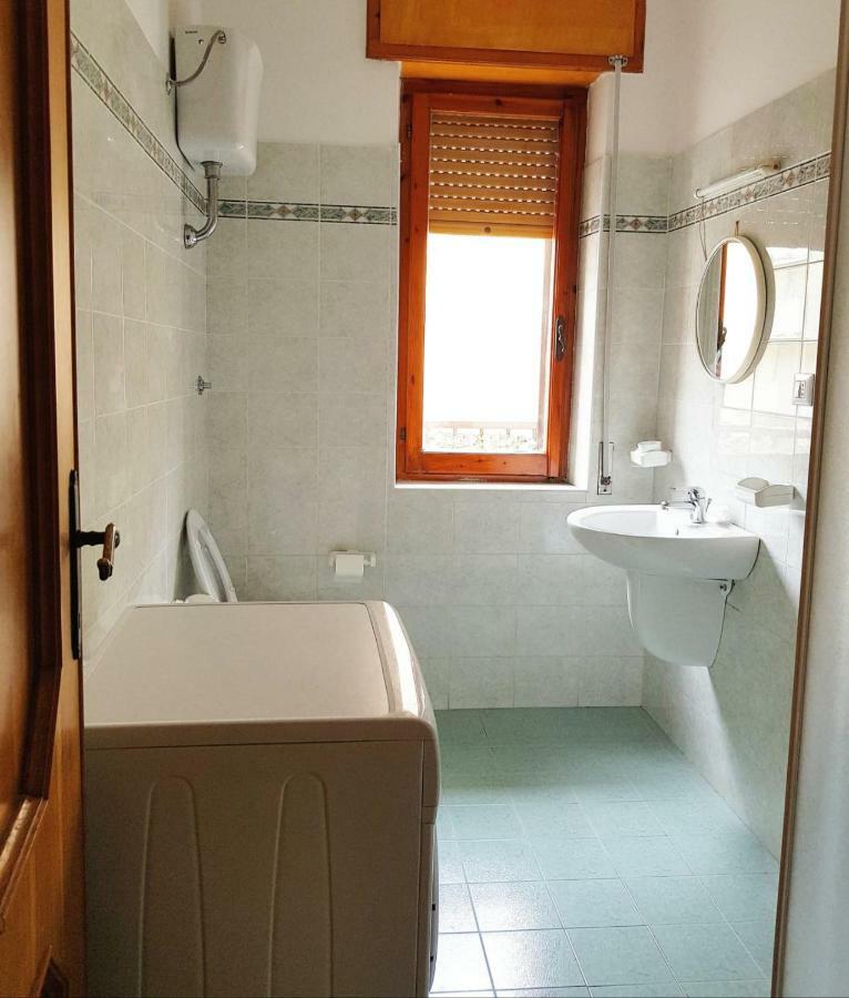Family Apartment On The Beach Альгеро Экстерьер фото